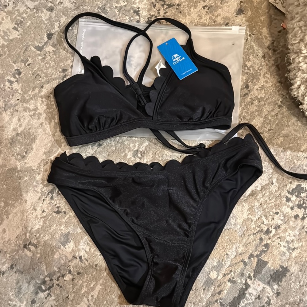 Cupshe Black Scalloped Bikini Set
